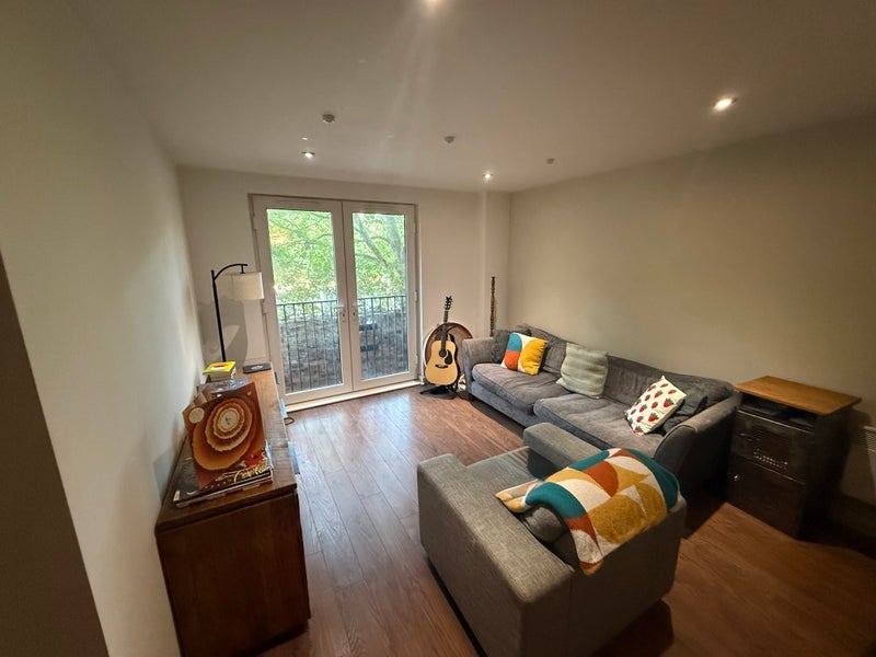 Room Sillavan Way in Salford