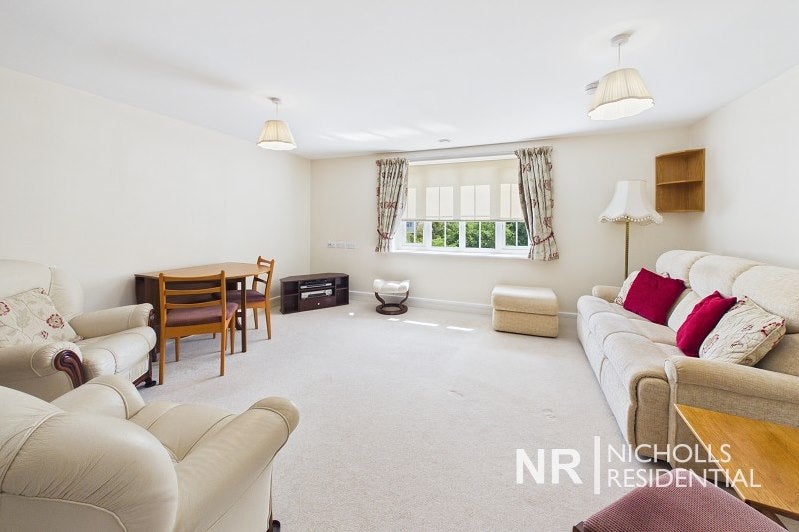 Flat Waterloo Road in Epsom and Ewell