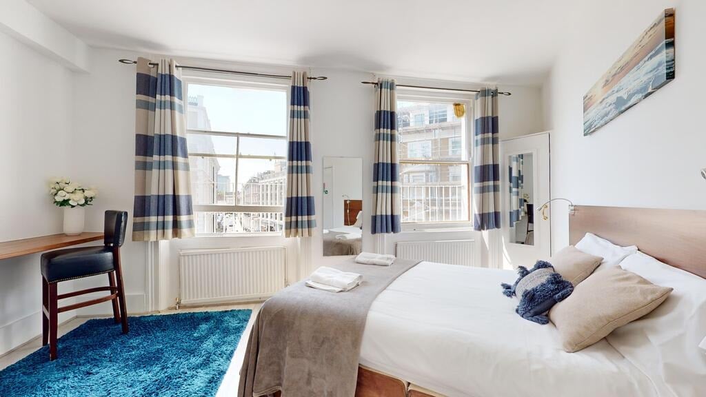 Flat Knaresborough Place in Greater London