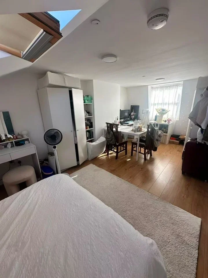 Room Sulgrave Road in Greater London