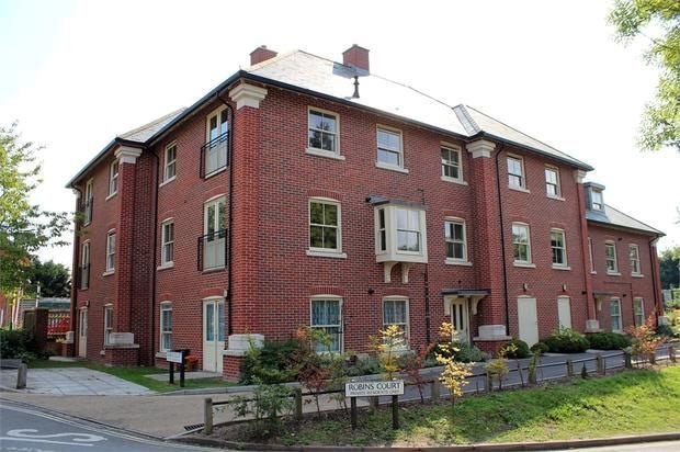 Flat Langtons Court in New Alresford