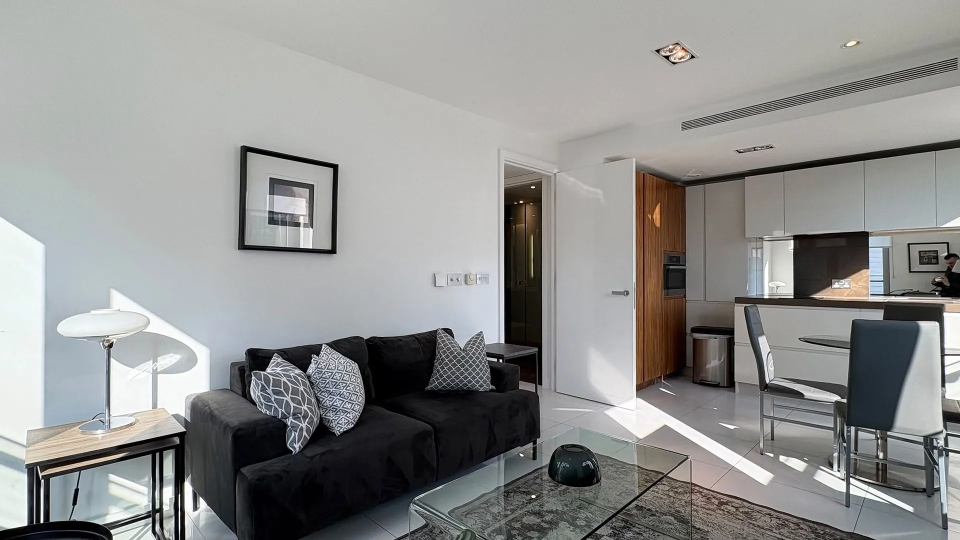 Flat Longford Street in Greater London