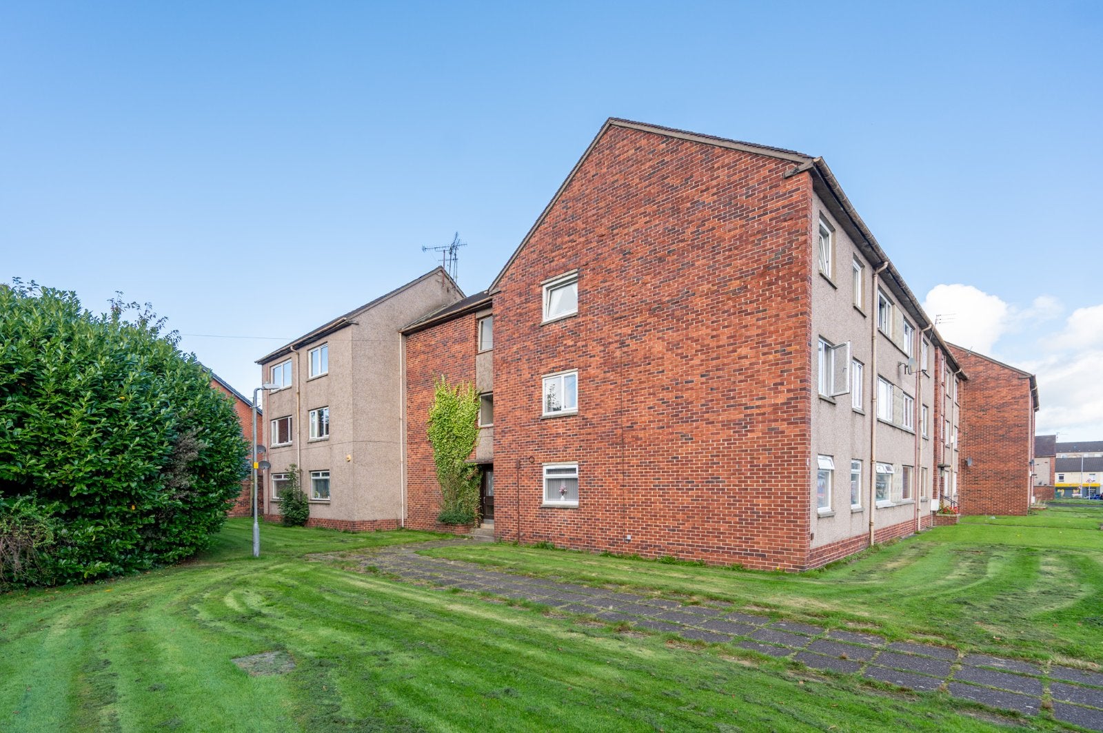 Flat Bell Street in Renfrew