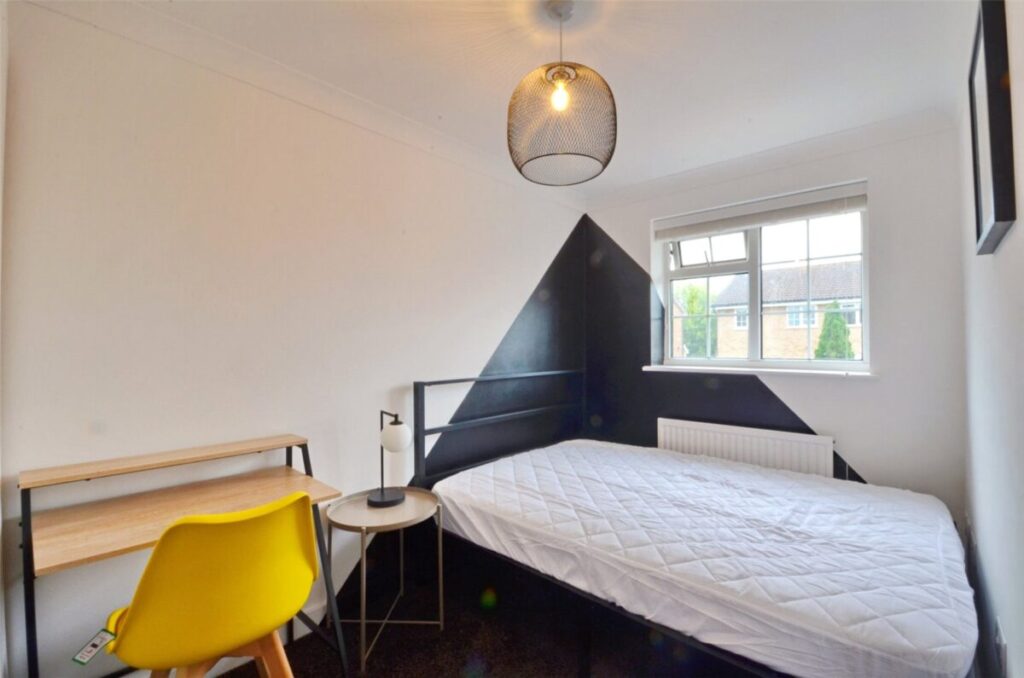 Room Homeleaze Road in Bristol