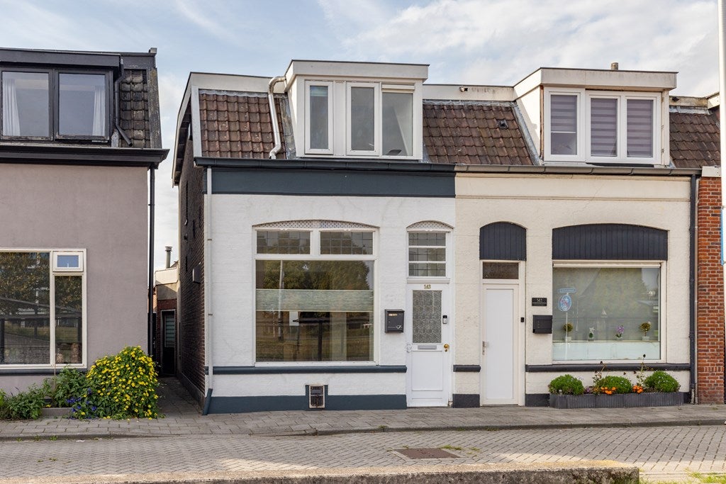 Huis Ambtstraat 143 in Almelo