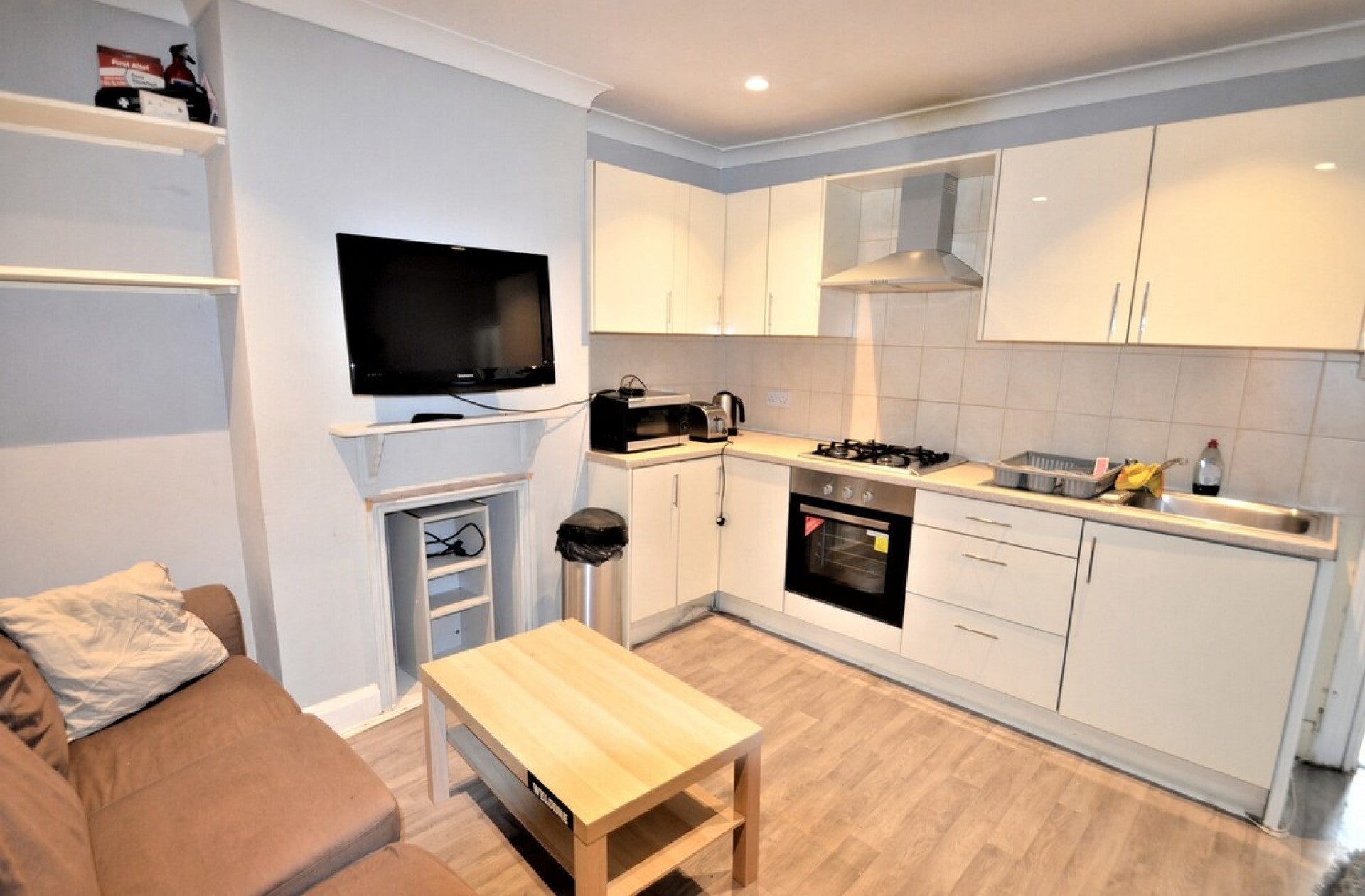 Room Alexandra Court in Borough of Runnymede