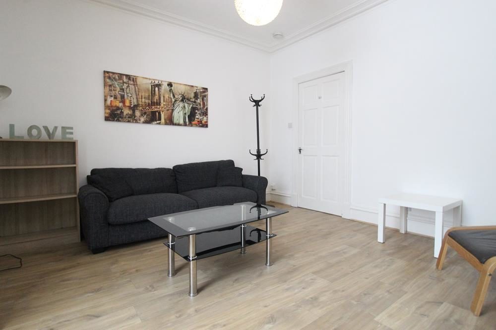 Flat Rosebank Place in Cumbernauld
