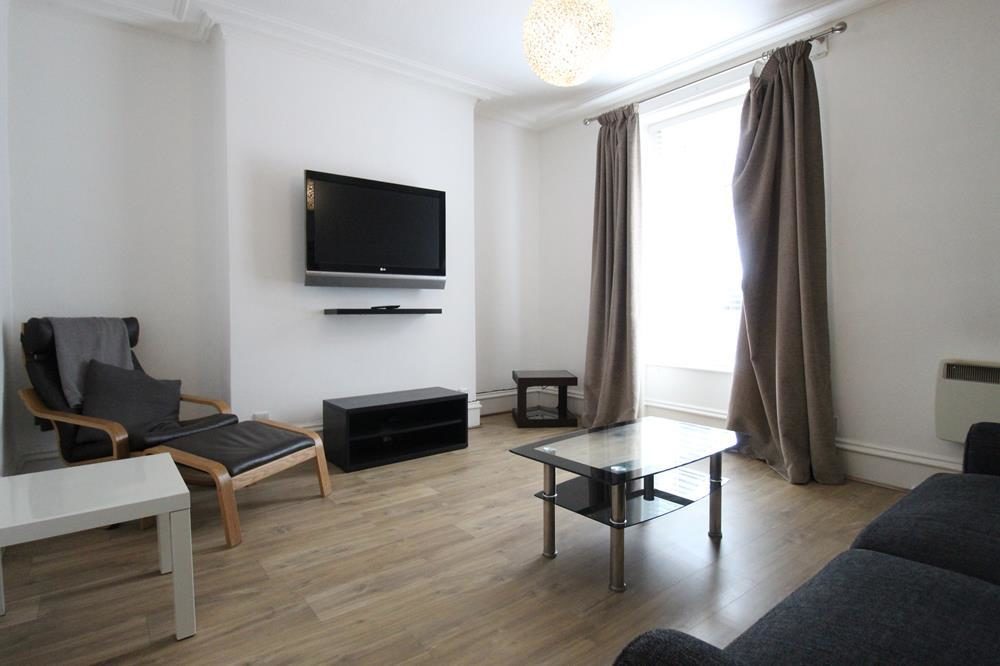 Flat Rosebank Place in Cumbernauld