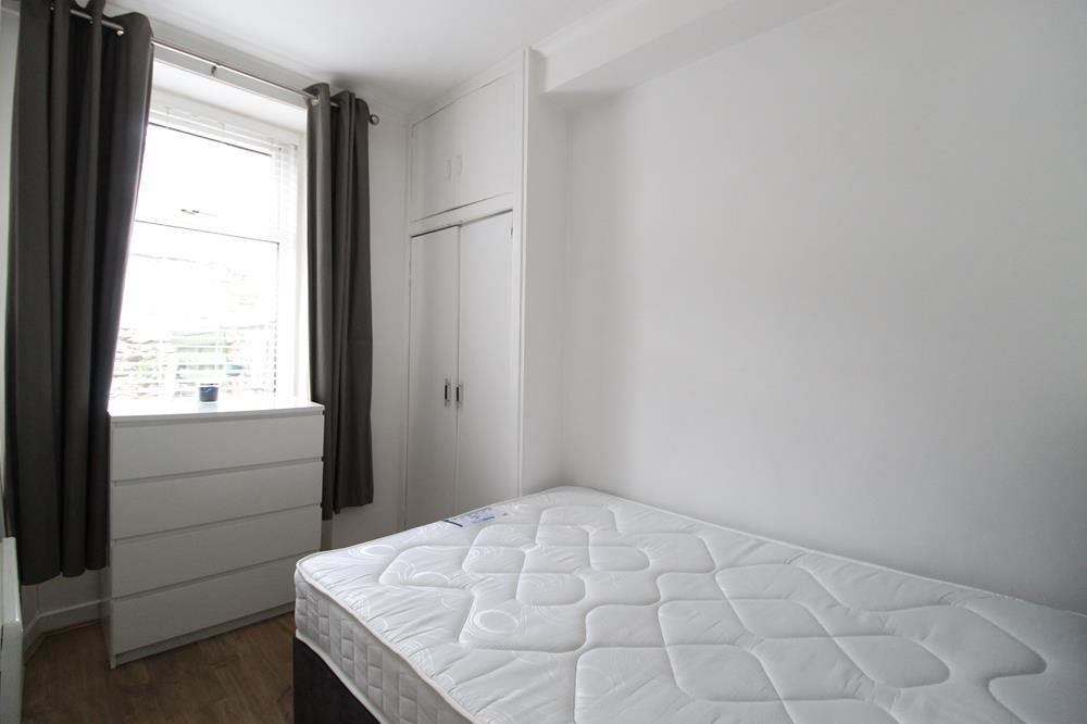 Flat Rosebank Place in Cumbernauld