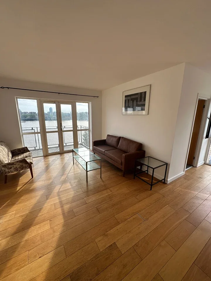 Flat Old Bellgate Place in Greater London