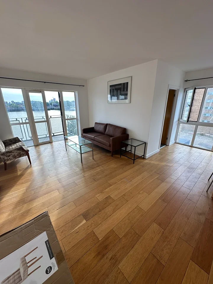 Flat Old Bellgate Place in Greater London