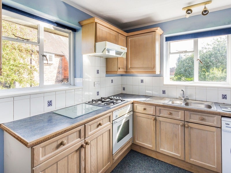 Flat Wickham Way in Mid Sussex