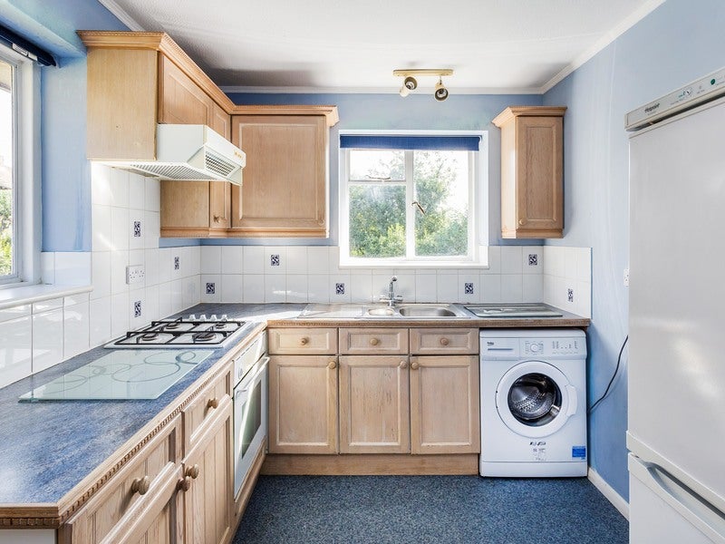 Flat Wickham Way in Mid Sussex