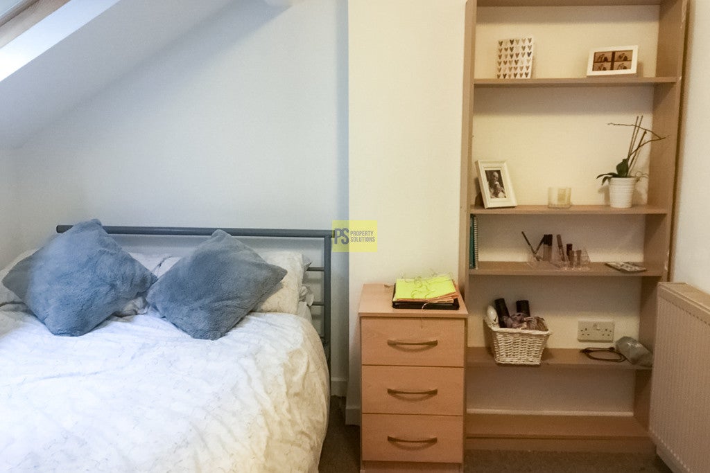 Room Teignmouth Road in Birmingham