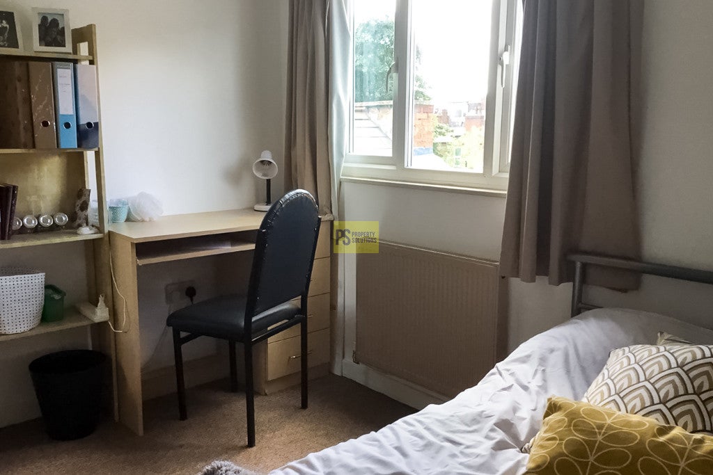 Room Teignmouth Road in Birmingham