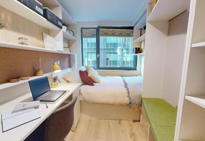 Flat Hatfields in Greater London