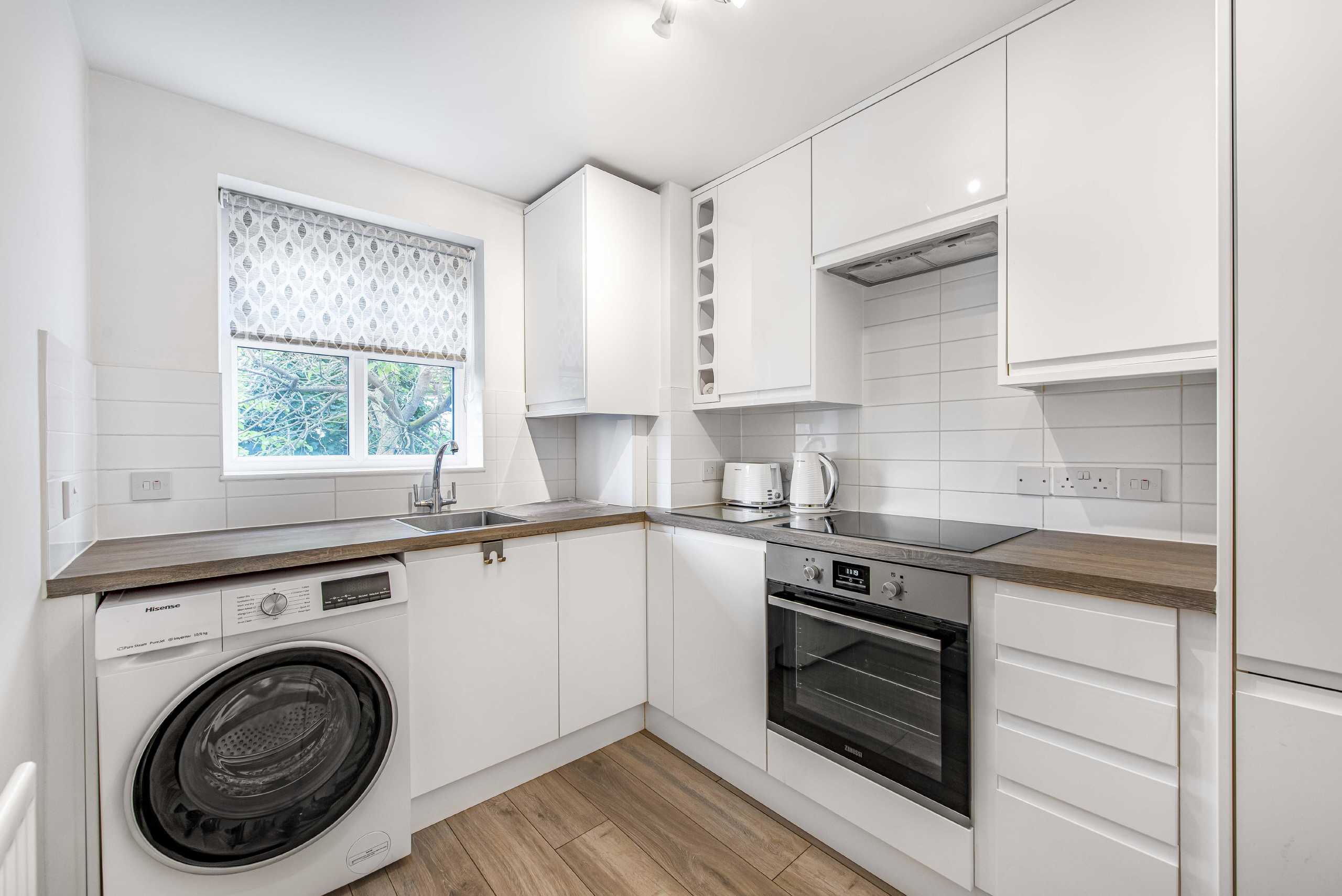 Flat Vauxhall Grove in Greater London