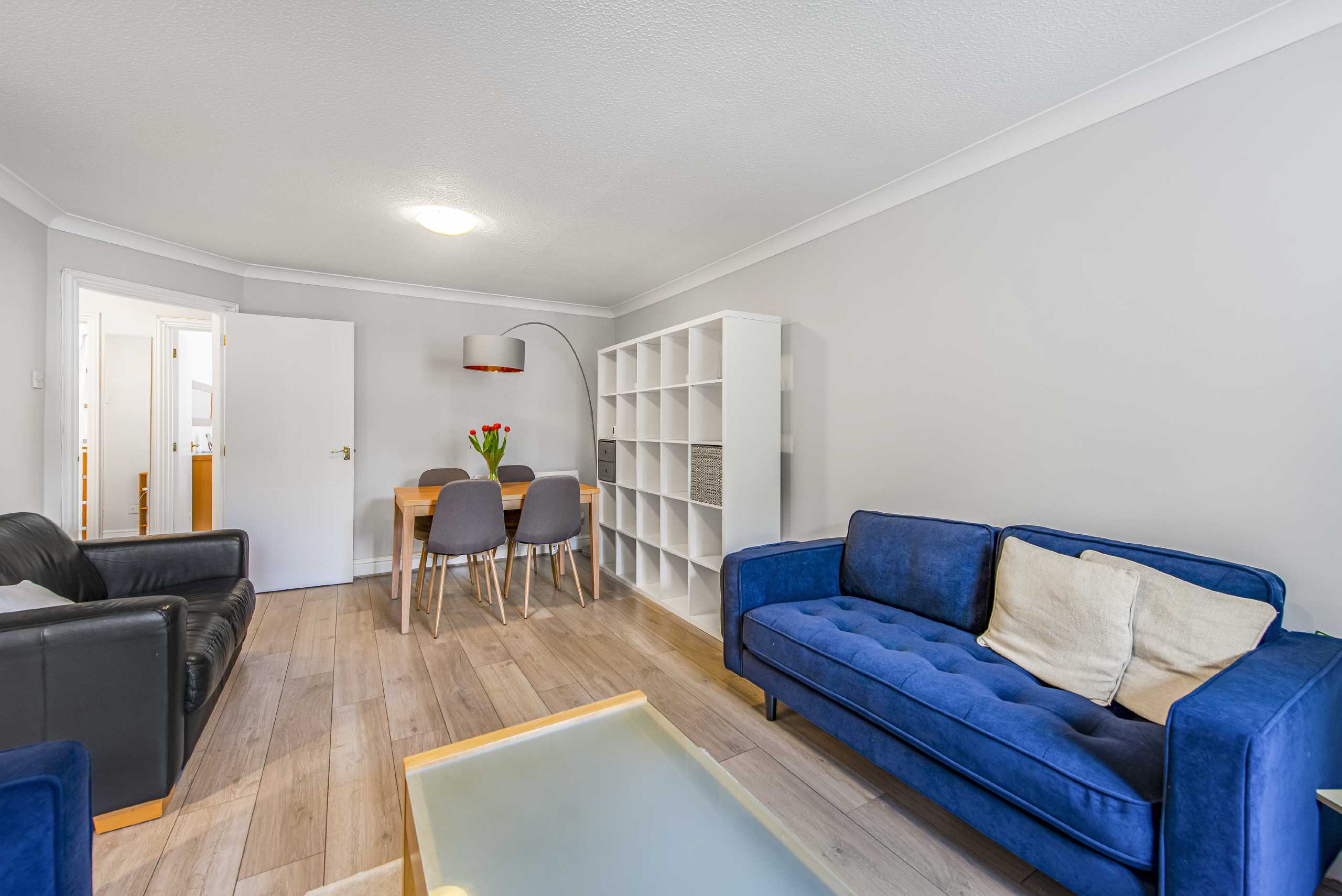 Flat Vauxhall Grove in Greater London
