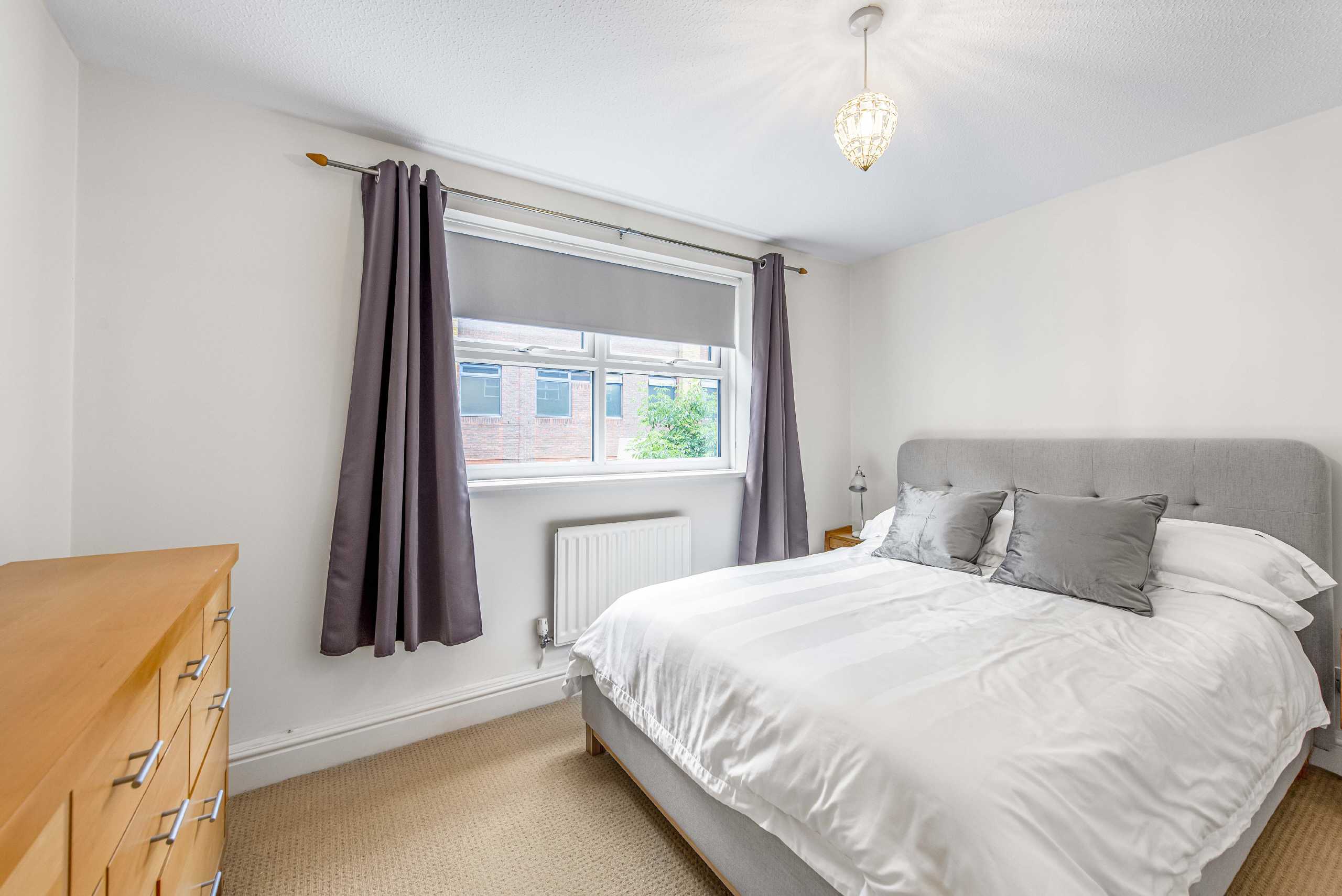 Flat Vauxhall Grove in Greater London