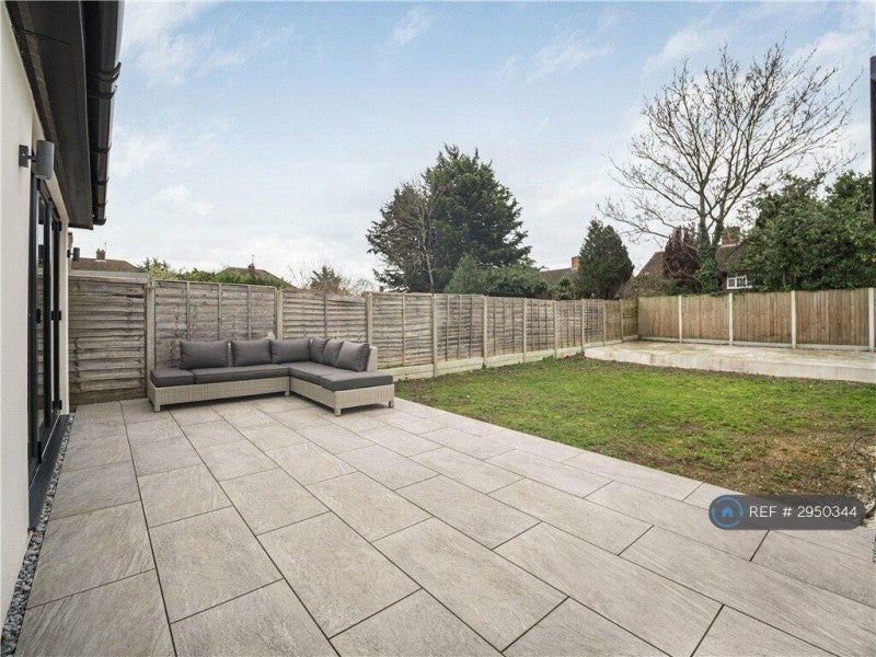 House Oakfield Road in Borough of Spelthorne
