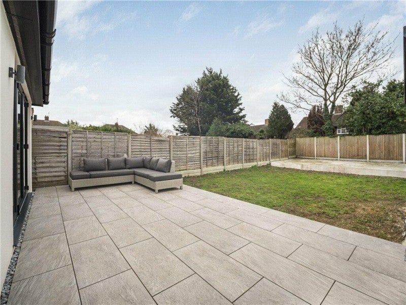 House Oakfield Road in Borough of Spelthorne
