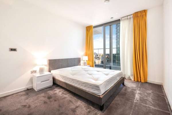 Flat Biscayne Avenue in Greater London