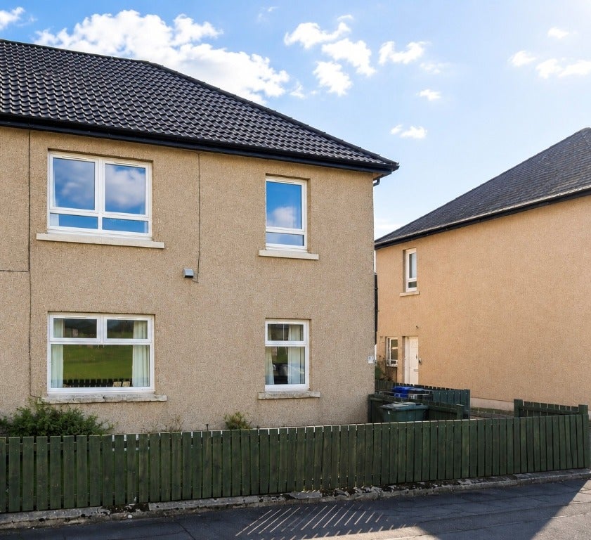 Flat North Shore Road in Troon