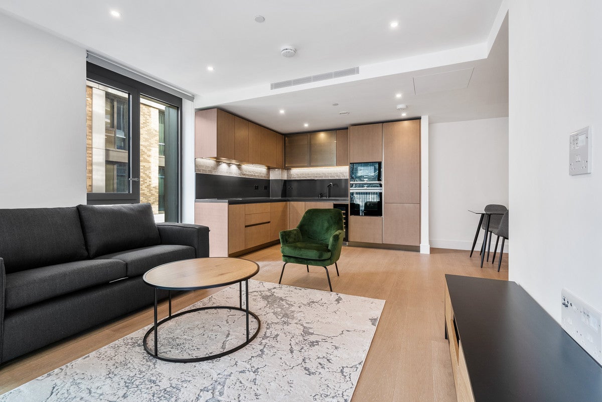 Flat Prince of Wales Drive in Greater London