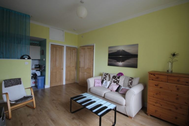 Flat Halmyre Street in City of Edinburgh
