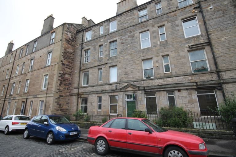 Flat Halmyre Street in City of Edinburgh