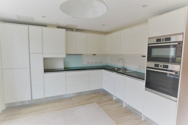 Flat Midland Road in Bristol