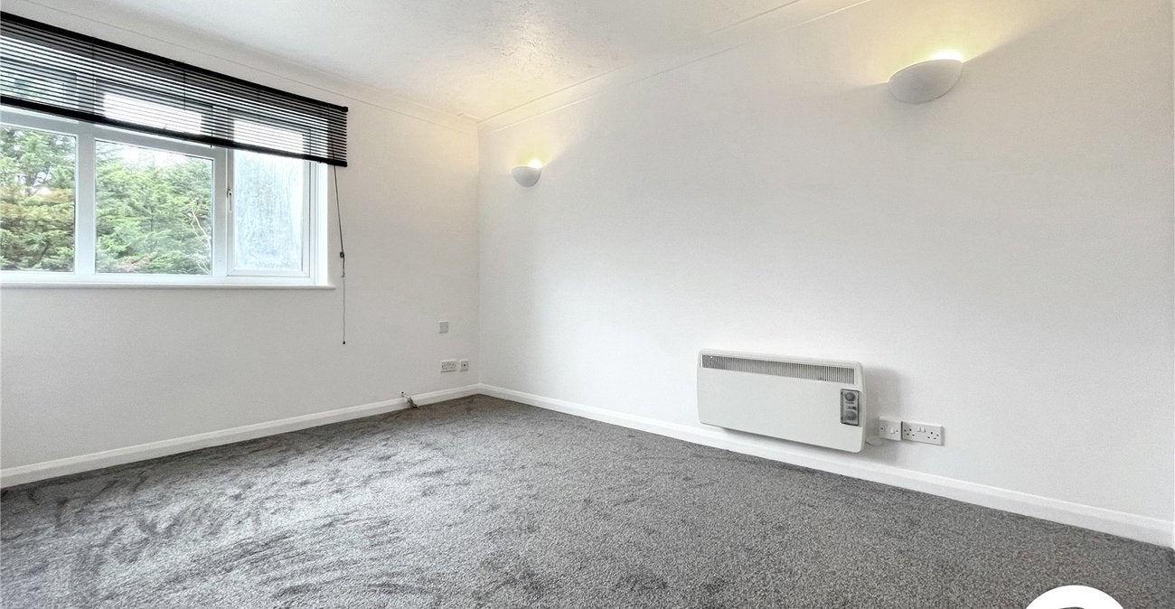 Flat Erith Road in Greater London