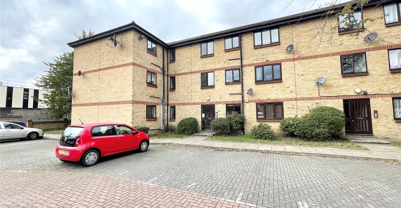 Flat Erith Road in Greater London