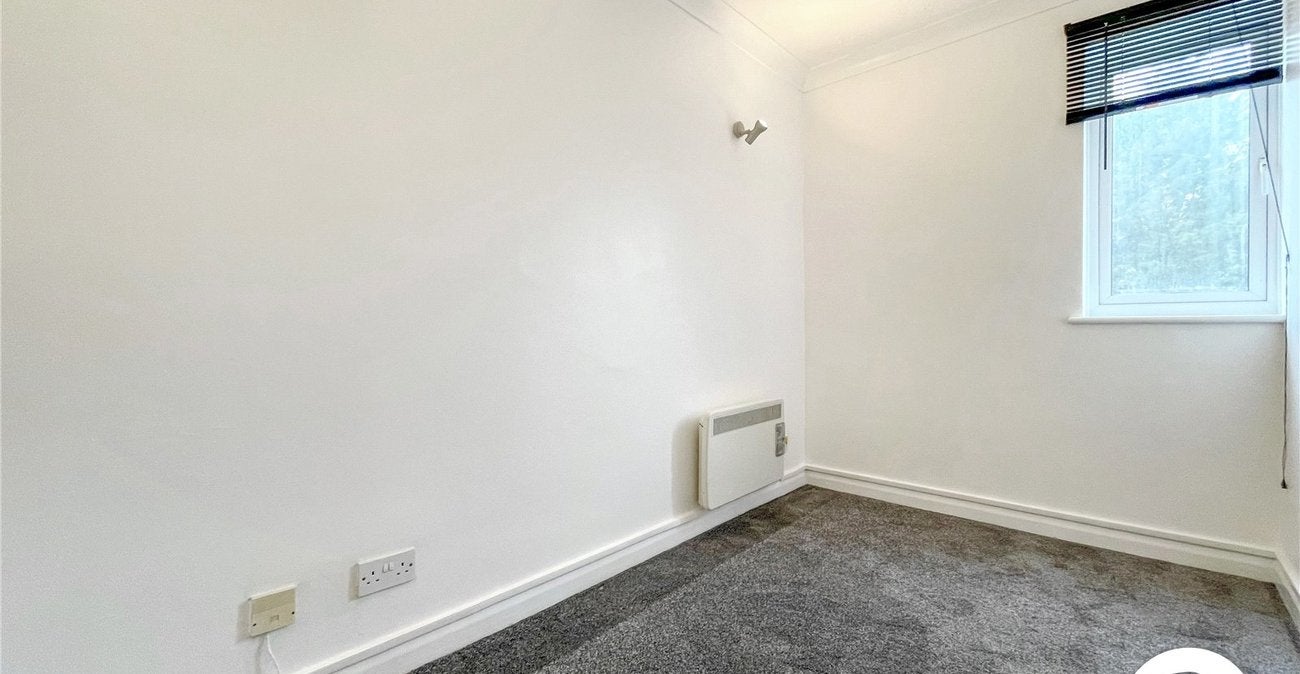 Flat Erith Road in Greater London