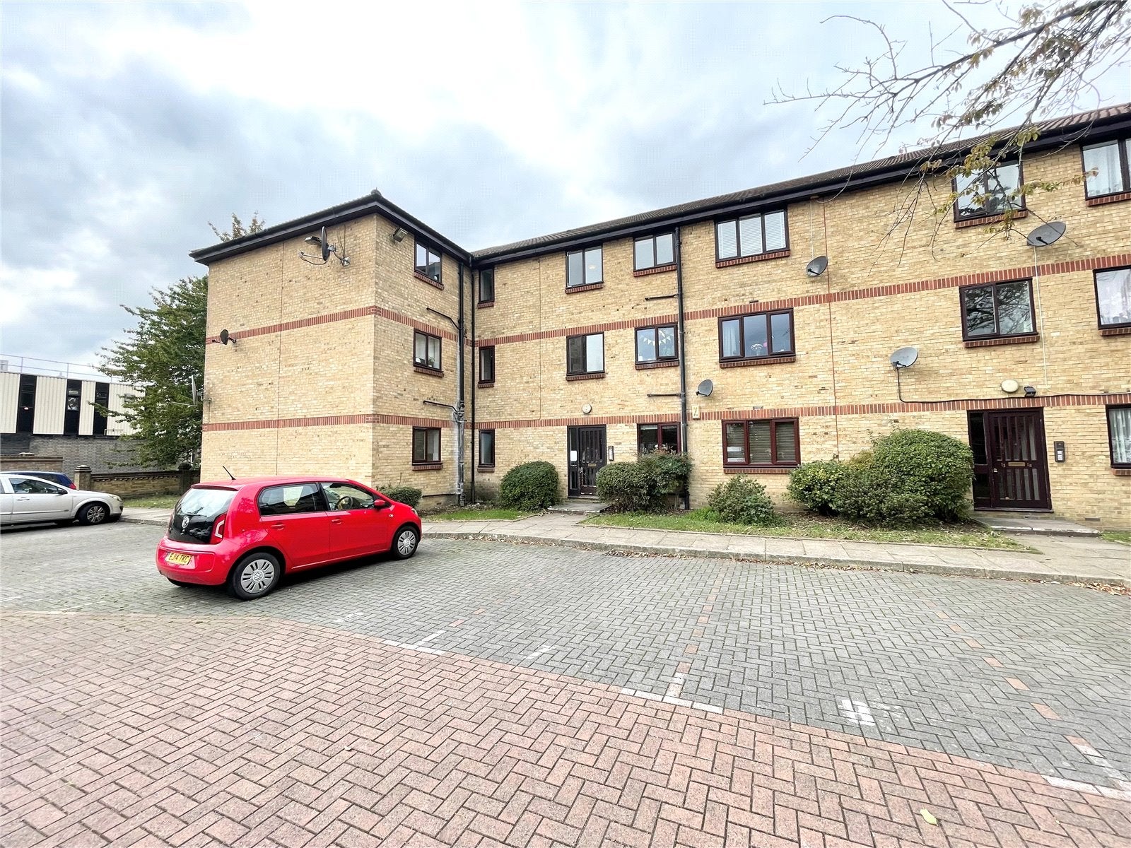 Flat Erith Road in Greater London