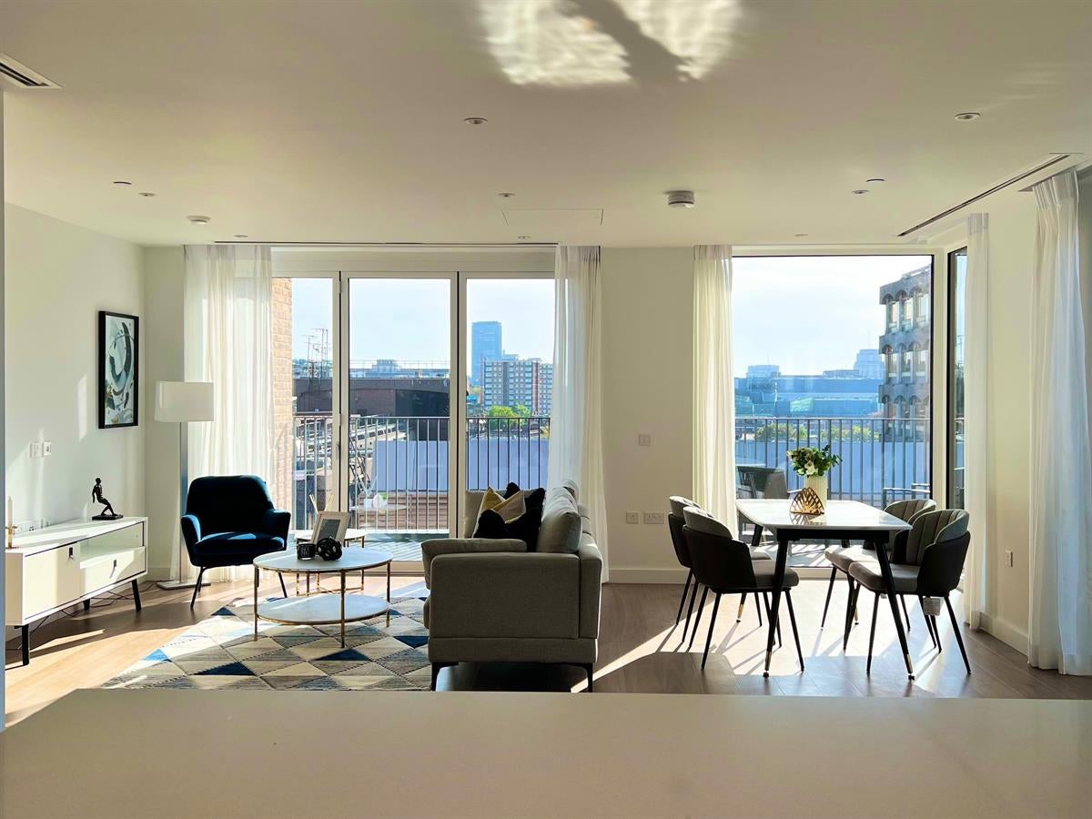 Flat Phoenix Place in Greater London