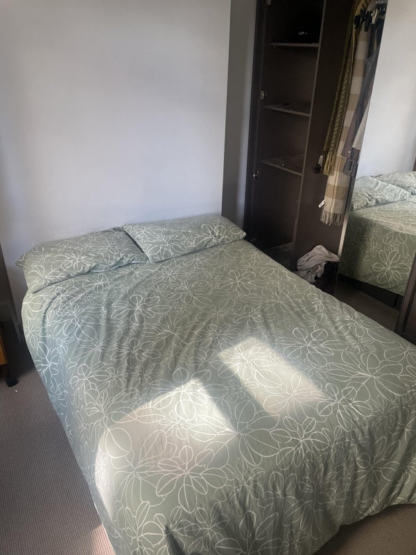 Flat Morgan Road in Greater London