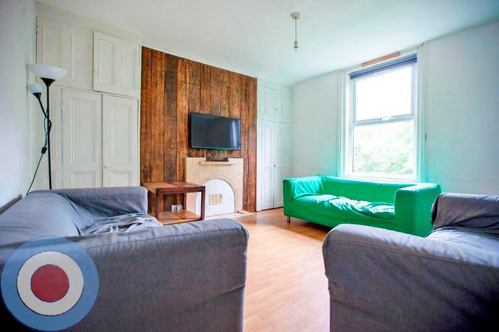 Room Amherst Road in Manchester