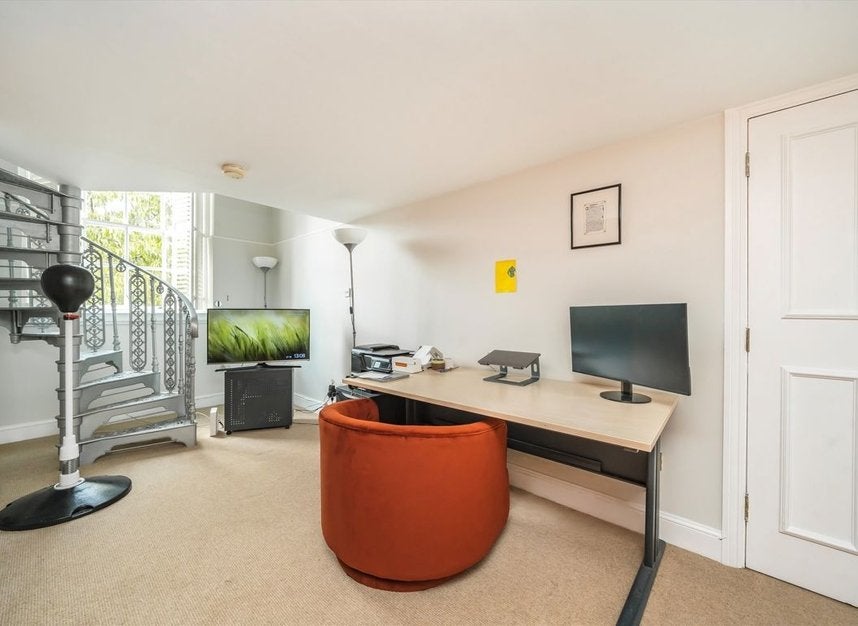 Flat Southey Road in Greater London