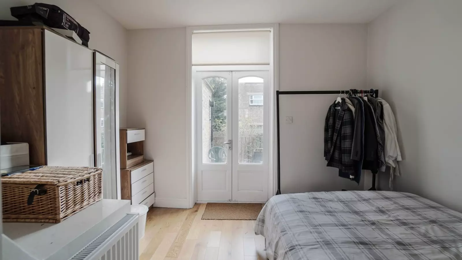 Flat Penshurst Road in Greater London