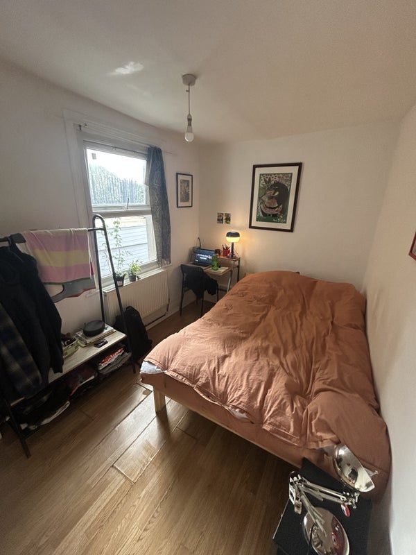 Room Victoria Park Road in Greater London