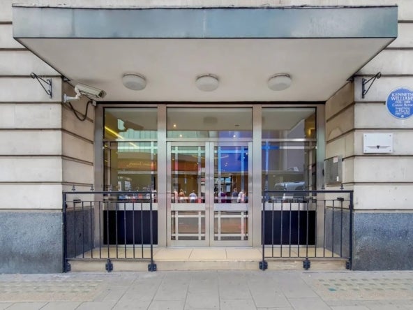 Flat Station Approach, Marylebone Road in City of Westminster