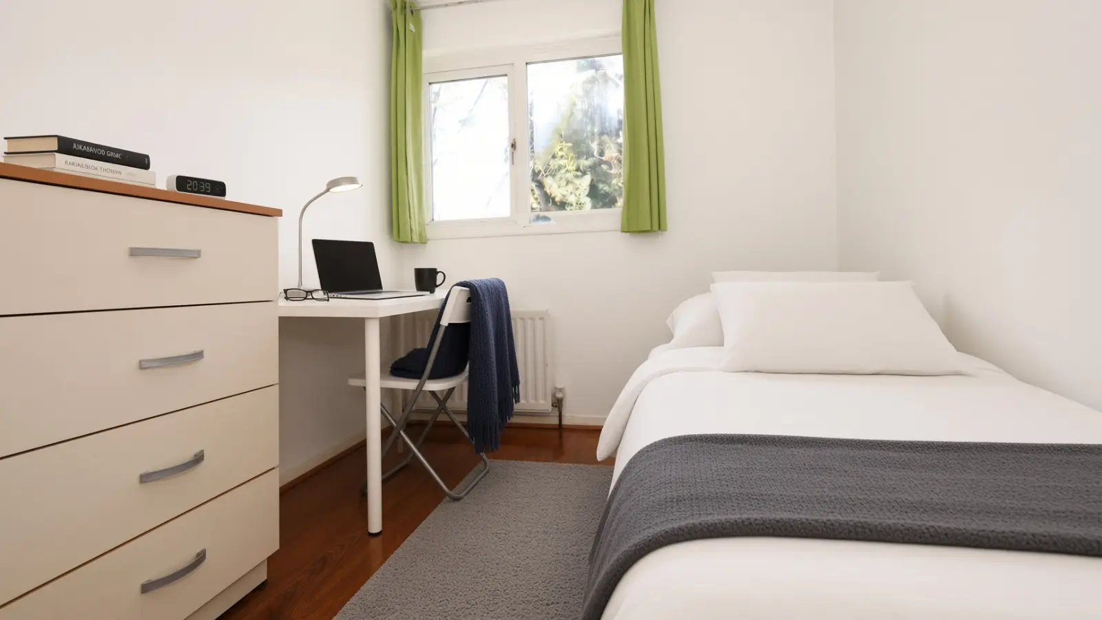 Room High Street in Greater London