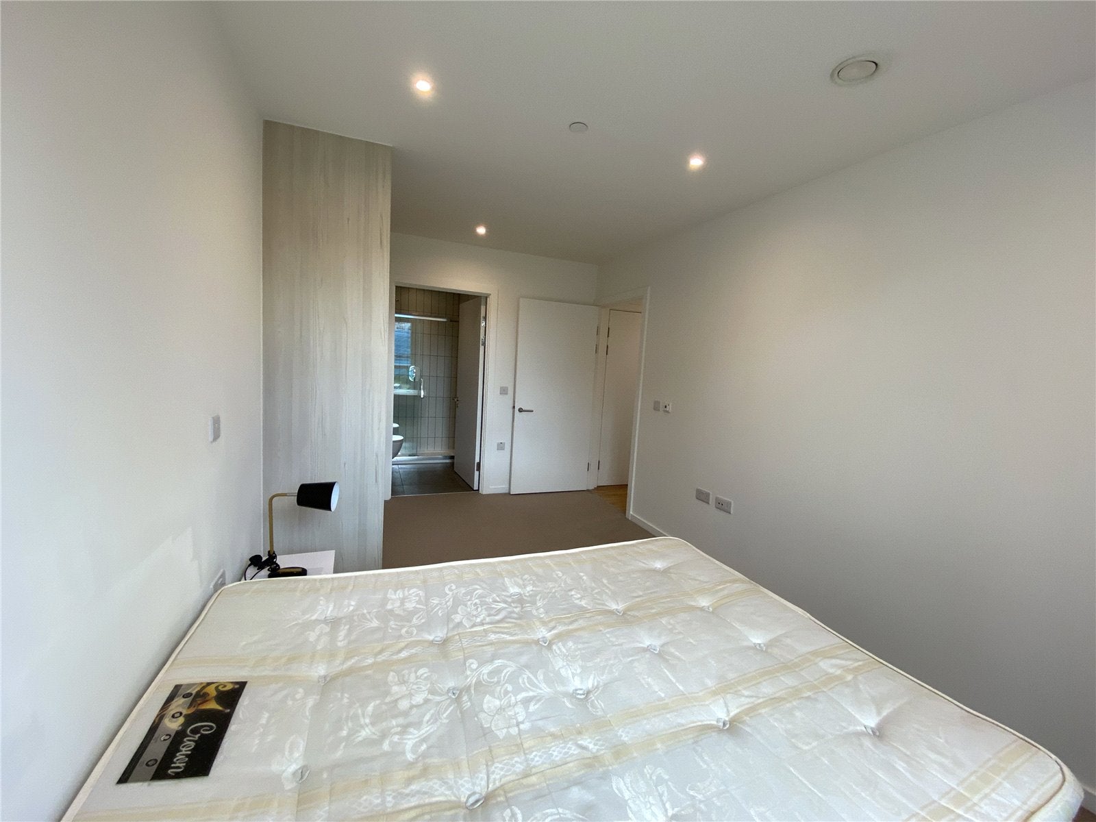 Flat Timberyard Street in Greater London