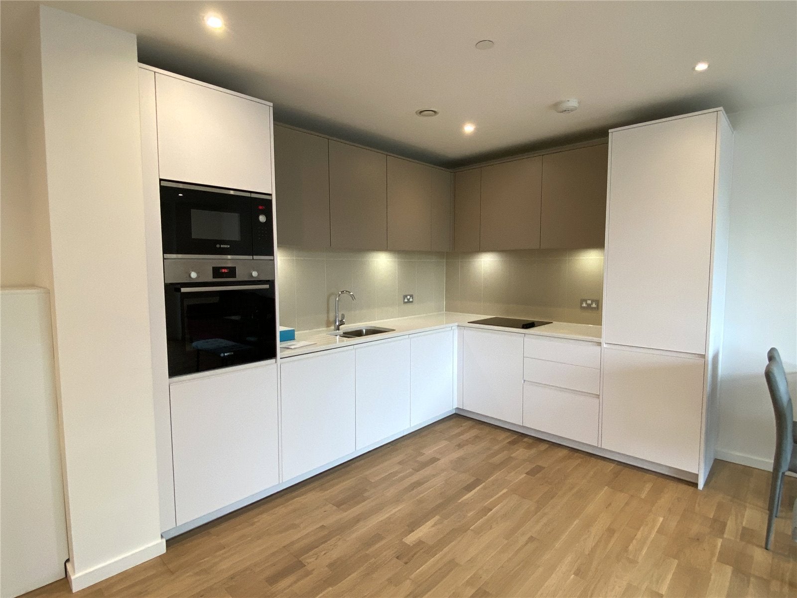 Flat Timberyard Street in Greater London