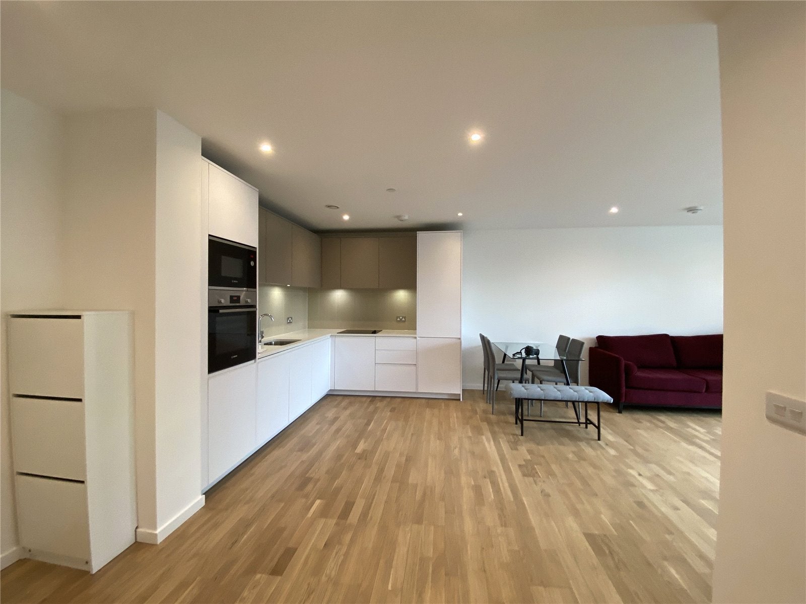 Flat Timberyard Street in Greater London
