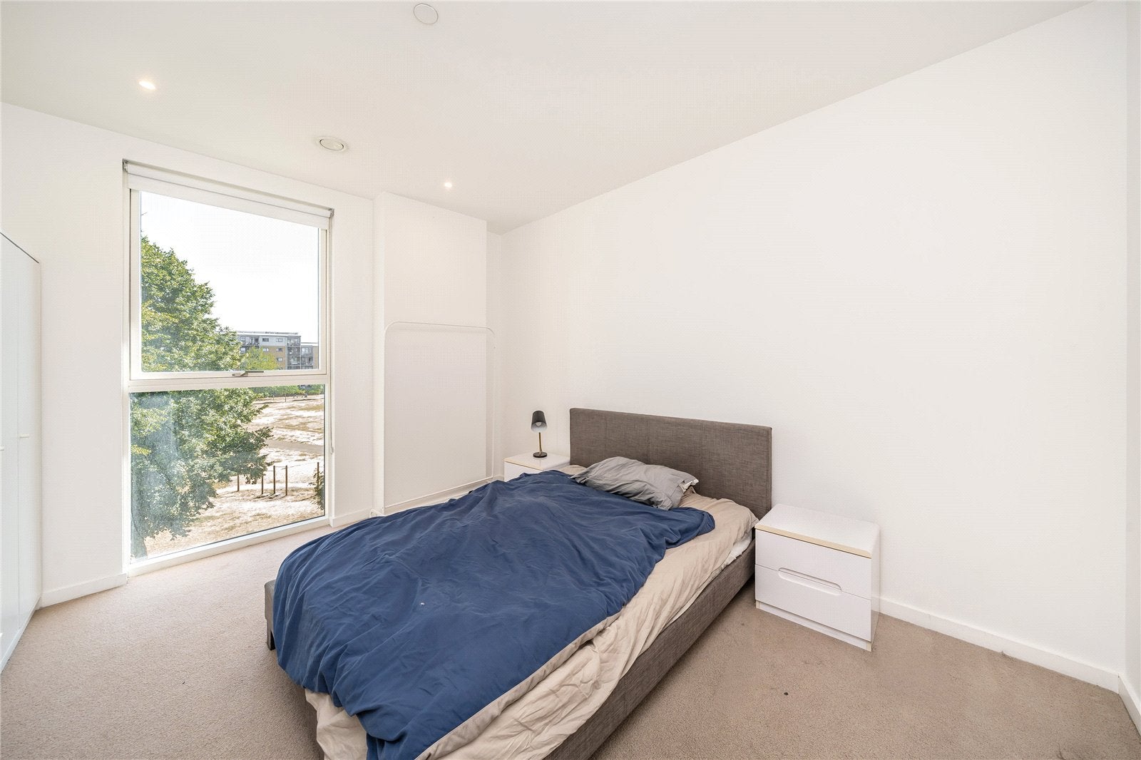 Flat Timberyard Street in Greater London