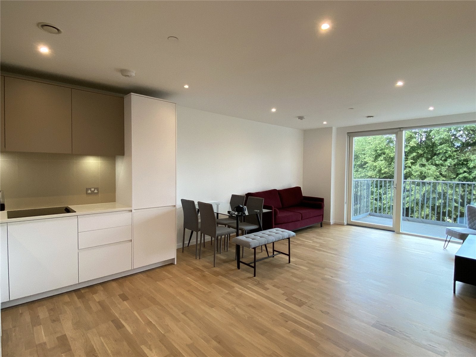 Flat Timberyard Street in Greater London