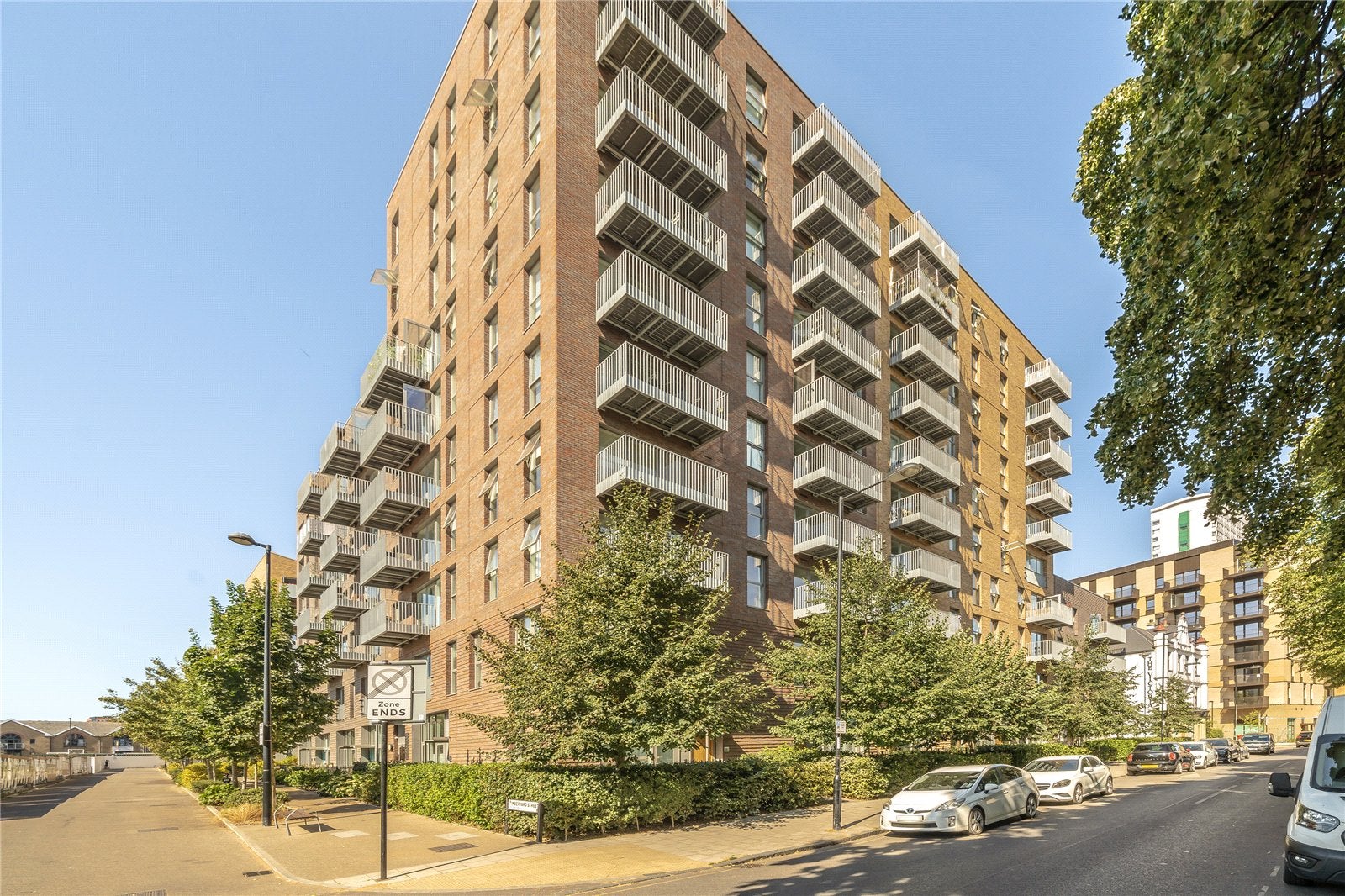 Flat Timberyard Street in Greater London
