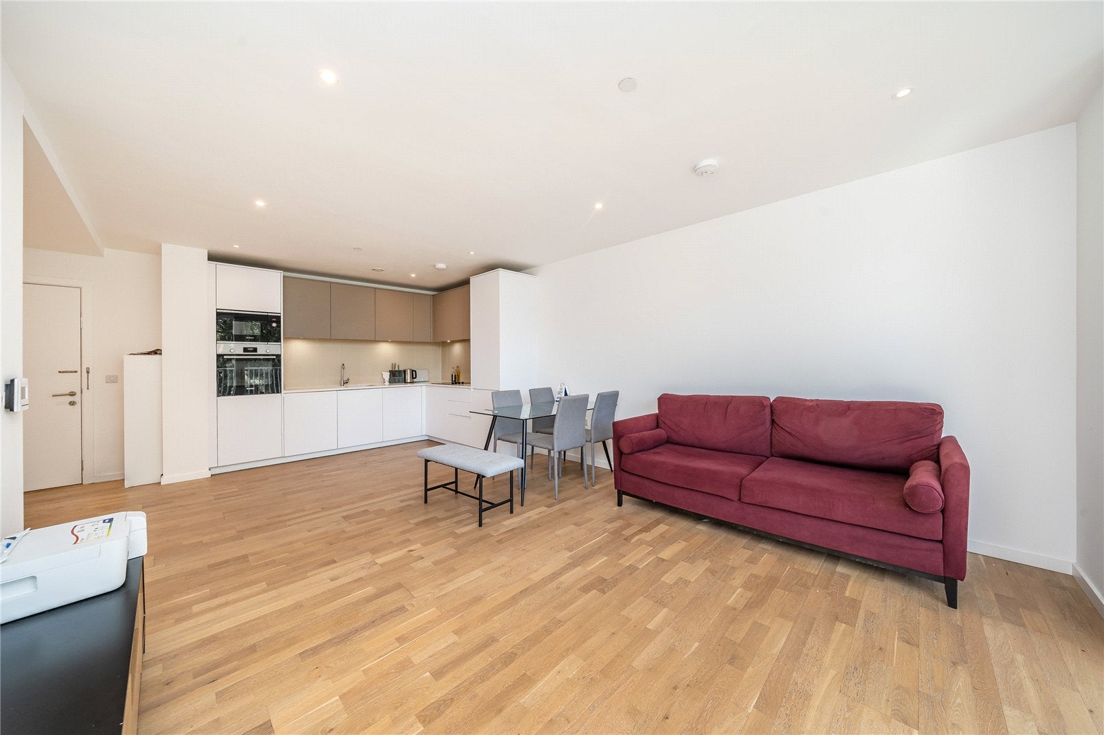 Flat Timberyard Street in Greater London